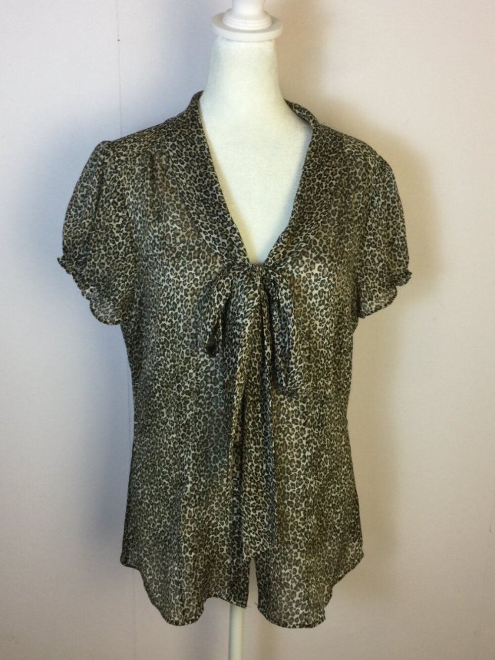 White House Black Market Blouse Shirt Sz M Womans Leopard Tie Neck Short Sleeves
